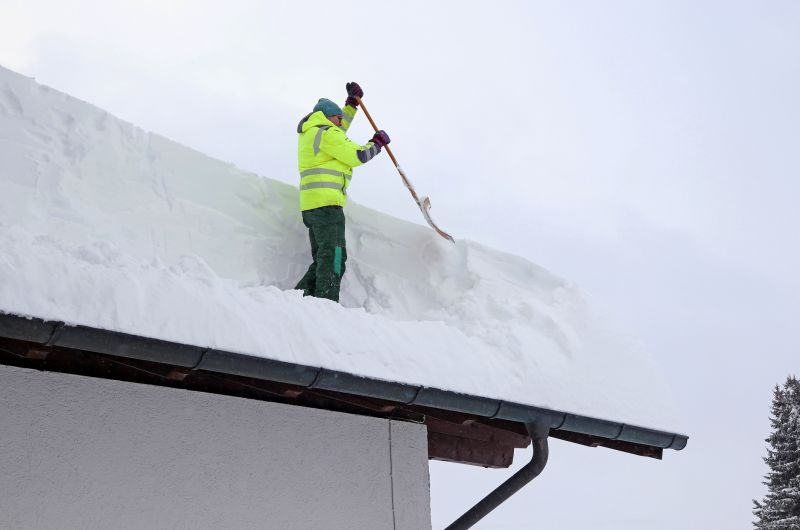 Roof Ice Dam Removal in Kent, WA